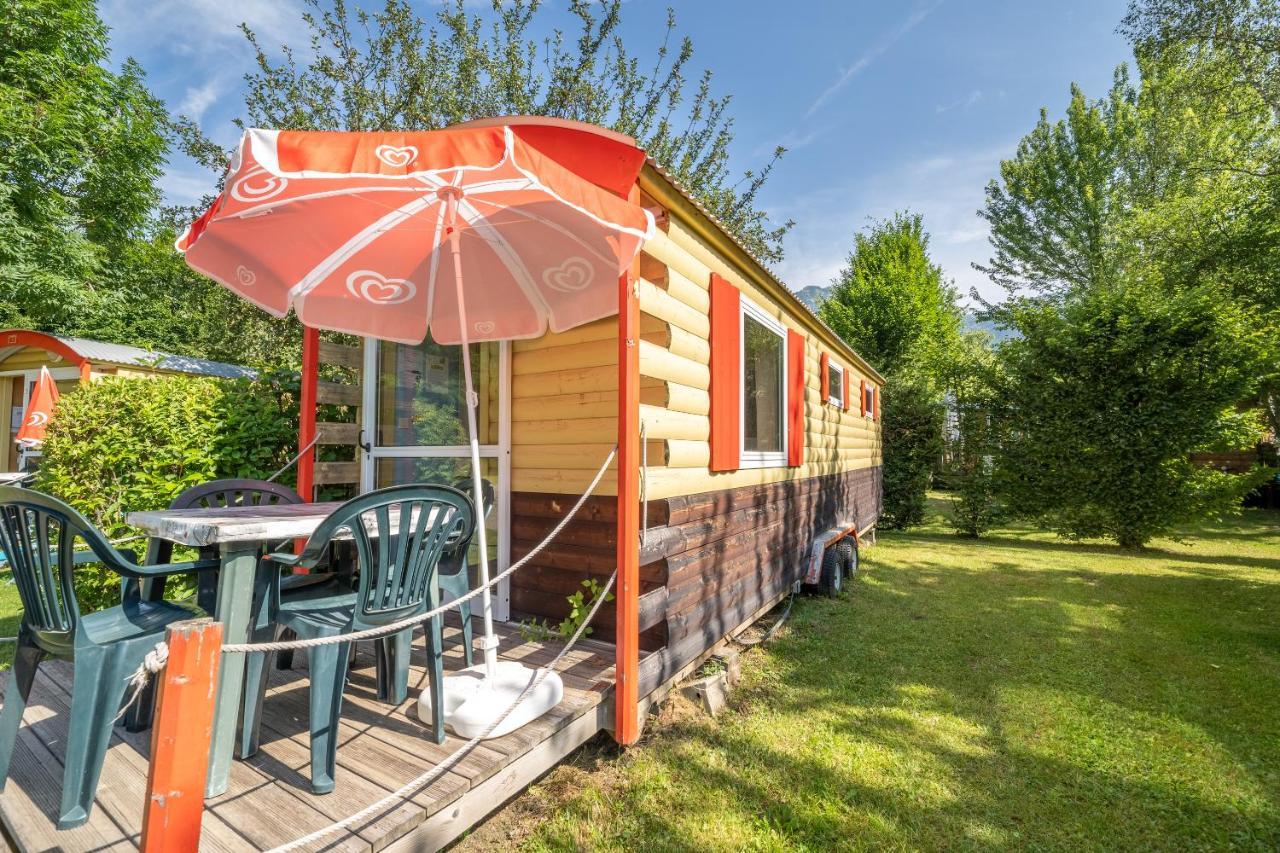 Camping Le Colporteur Hotel Le Bourg-d'Oisans Bagian luar foto