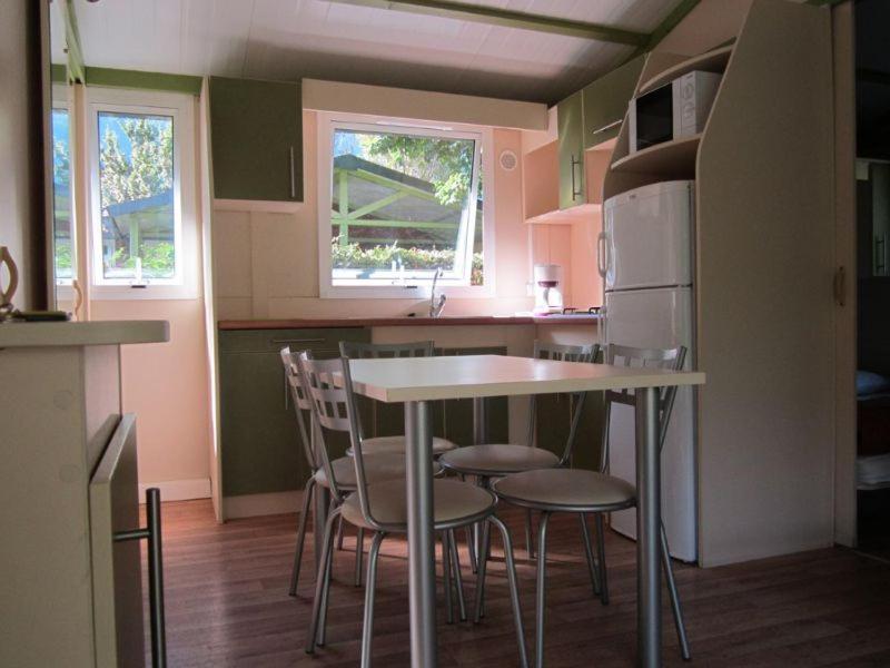 Camping Le Colporteur Hotel Le Bourg-d'Oisans Bagian luar foto