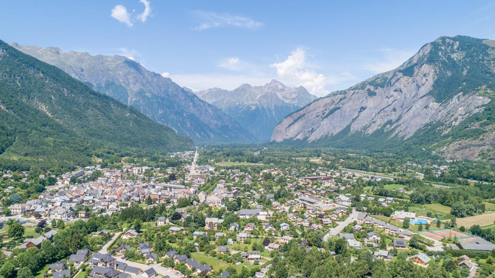 Camping Le Colporteur Hotel Le Bourg-d'Oisans Bagian luar foto