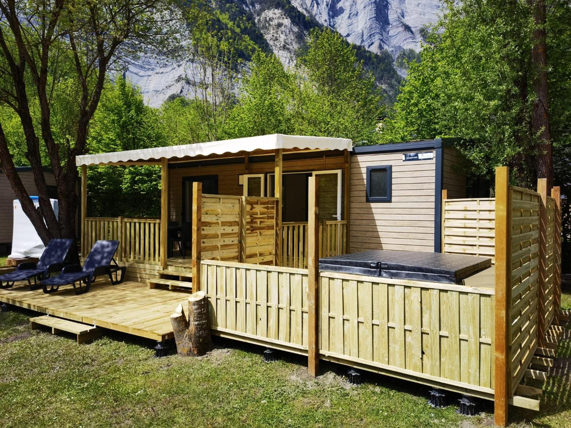 Camping Le Colporteur Hotel Le Bourg-d'Oisans Bagian luar foto
