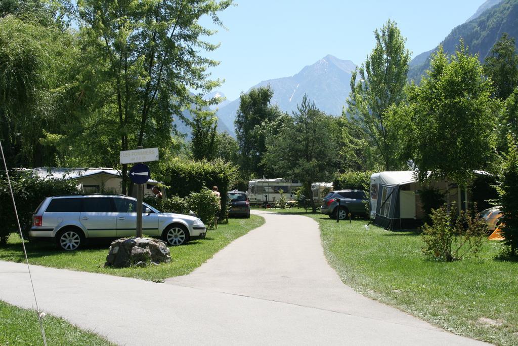 Camping Le Colporteur Hotel Le Bourg-d'Oisans Bagian luar foto