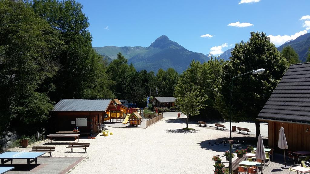 Camping Le Colporteur Hotel Le Bourg-d'Oisans Bagian luar foto
