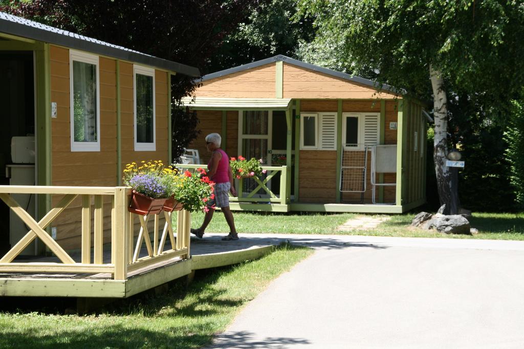 Camping Le Colporteur Hotel Le Bourg-d'Oisans Bagian luar foto