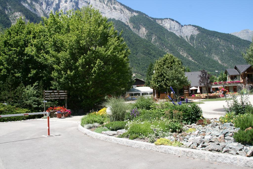 Camping Le Colporteur Hotel Le Bourg-d'Oisans Bagian luar foto