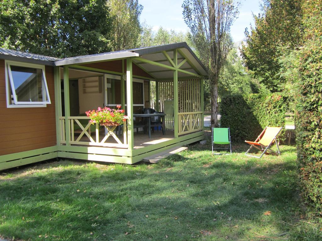 Camping Le Colporteur Hotel Le Bourg-d'Oisans Bagian luar foto