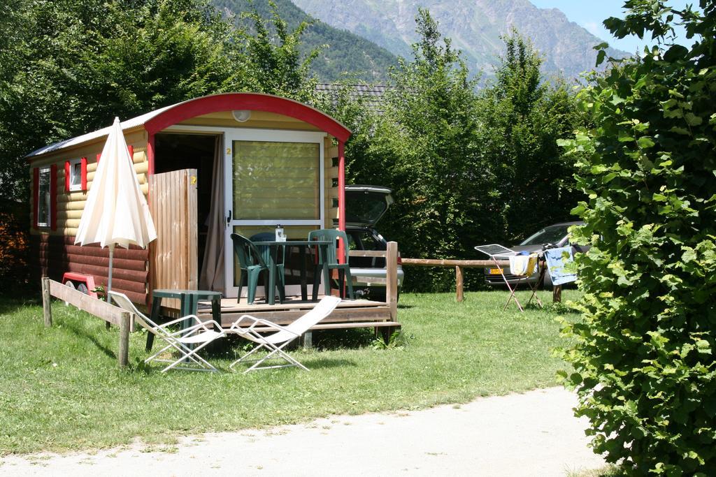 Camping Le Colporteur Hotel Le Bourg-d'Oisans Bagian luar foto