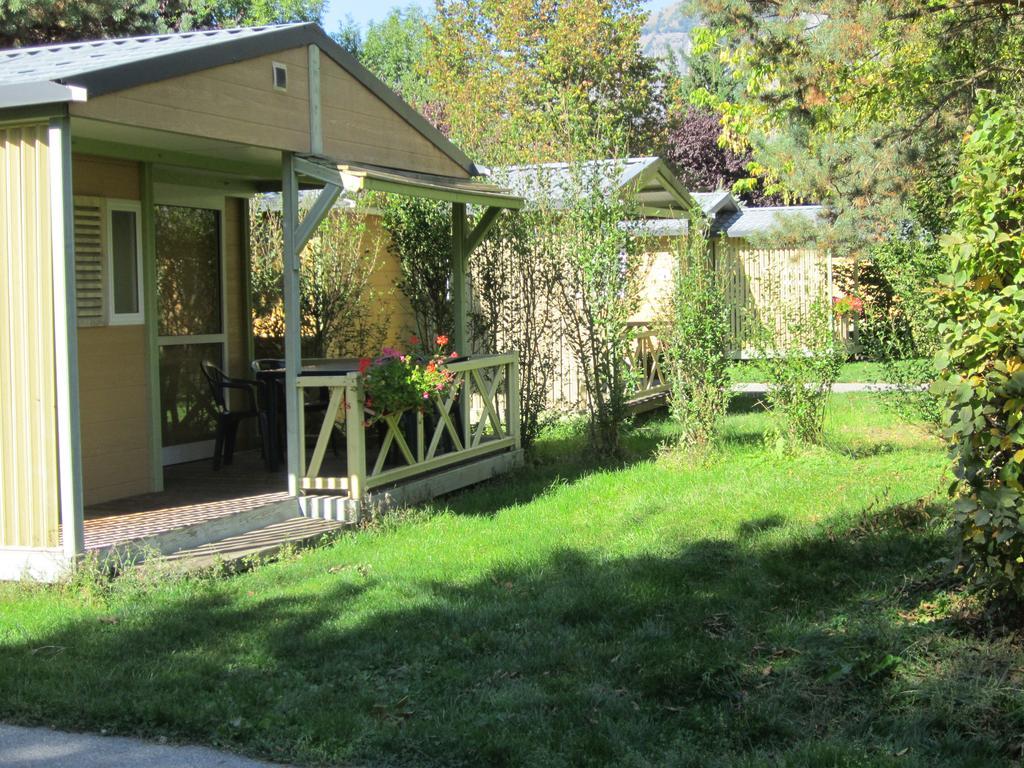 Camping Le Colporteur Hotel Le Bourg-d'Oisans Bagian luar foto