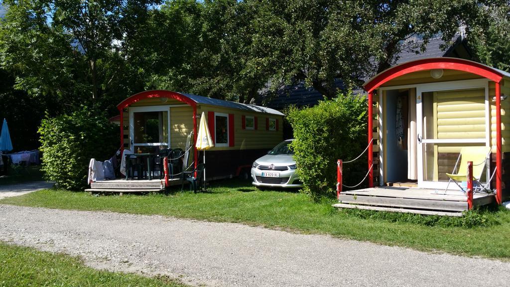 Camping Le Colporteur Hotel Le Bourg-d'Oisans Bagian luar foto