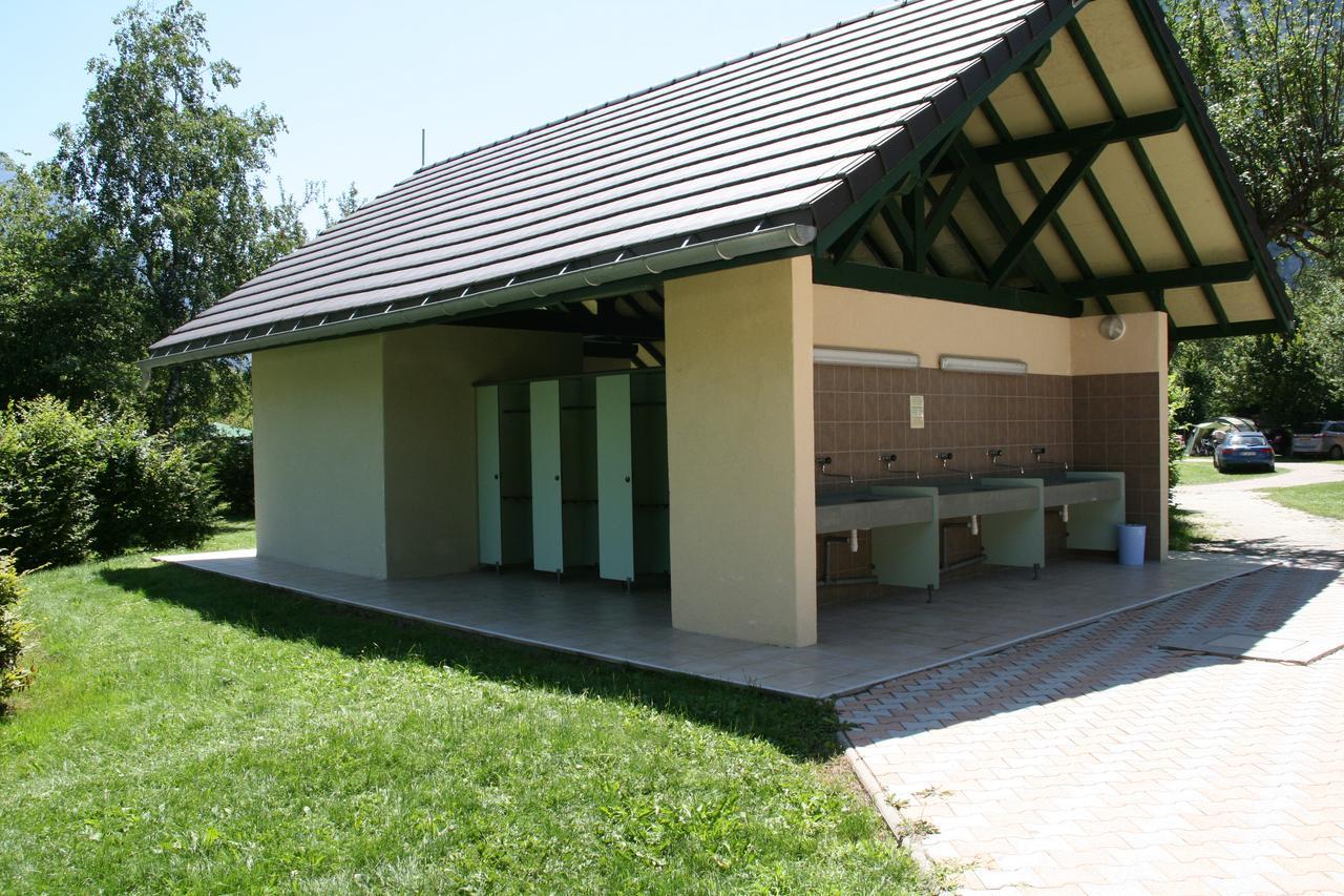 Camping Le Colporteur Hotel Le Bourg-d'Oisans Bagian luar foto
