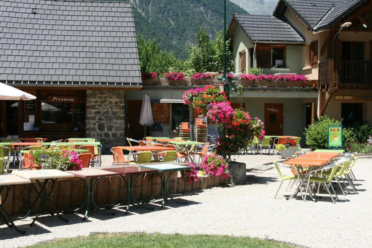 Camping Le Colporteur Hotel Le Bourg-d'Oisans Bagian luar foto