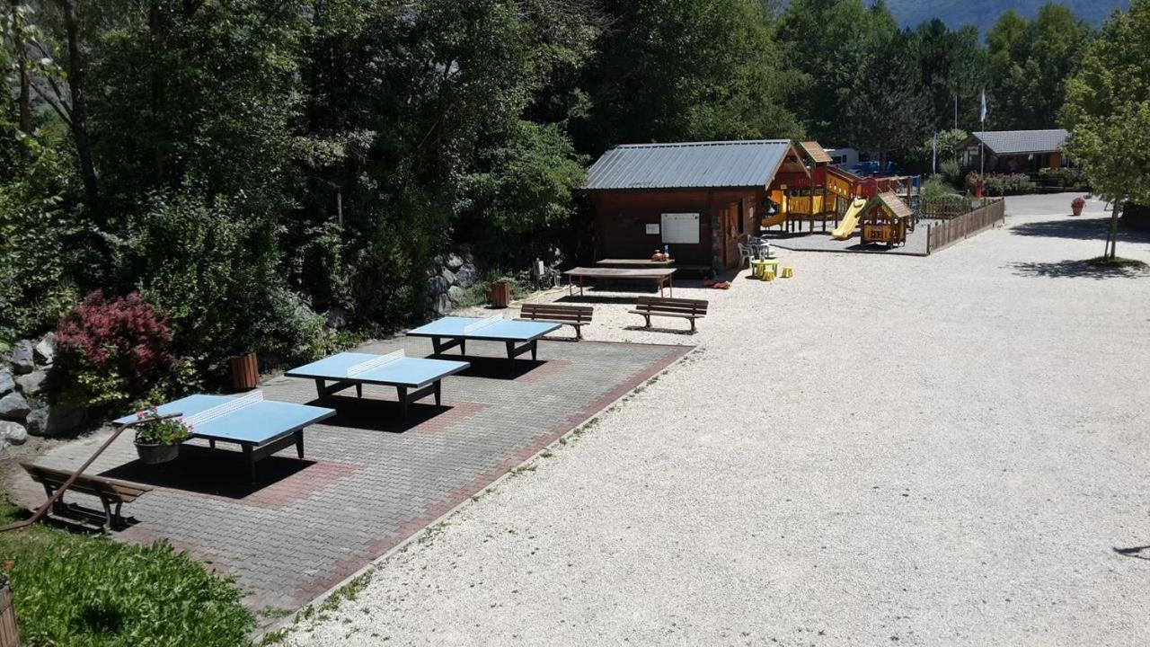 Camping Le Colporteur Hotel Le Bourg-d'Oisans Bagian luar foto